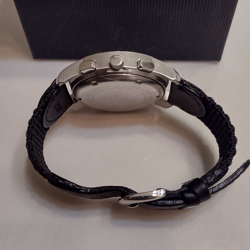 Swiss Army Watch - Picture 6 of 8